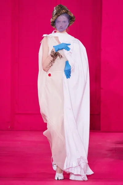 Look 32